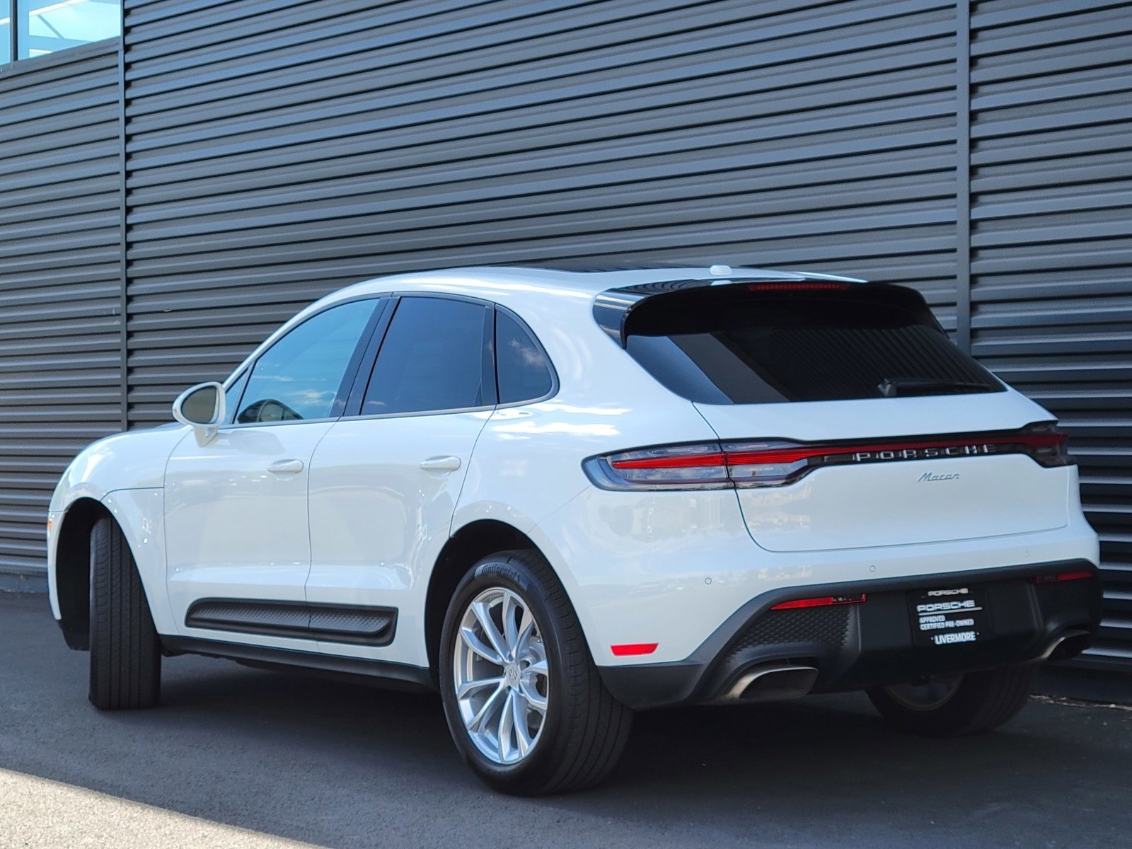 2025 Porsche Macan T photo 3