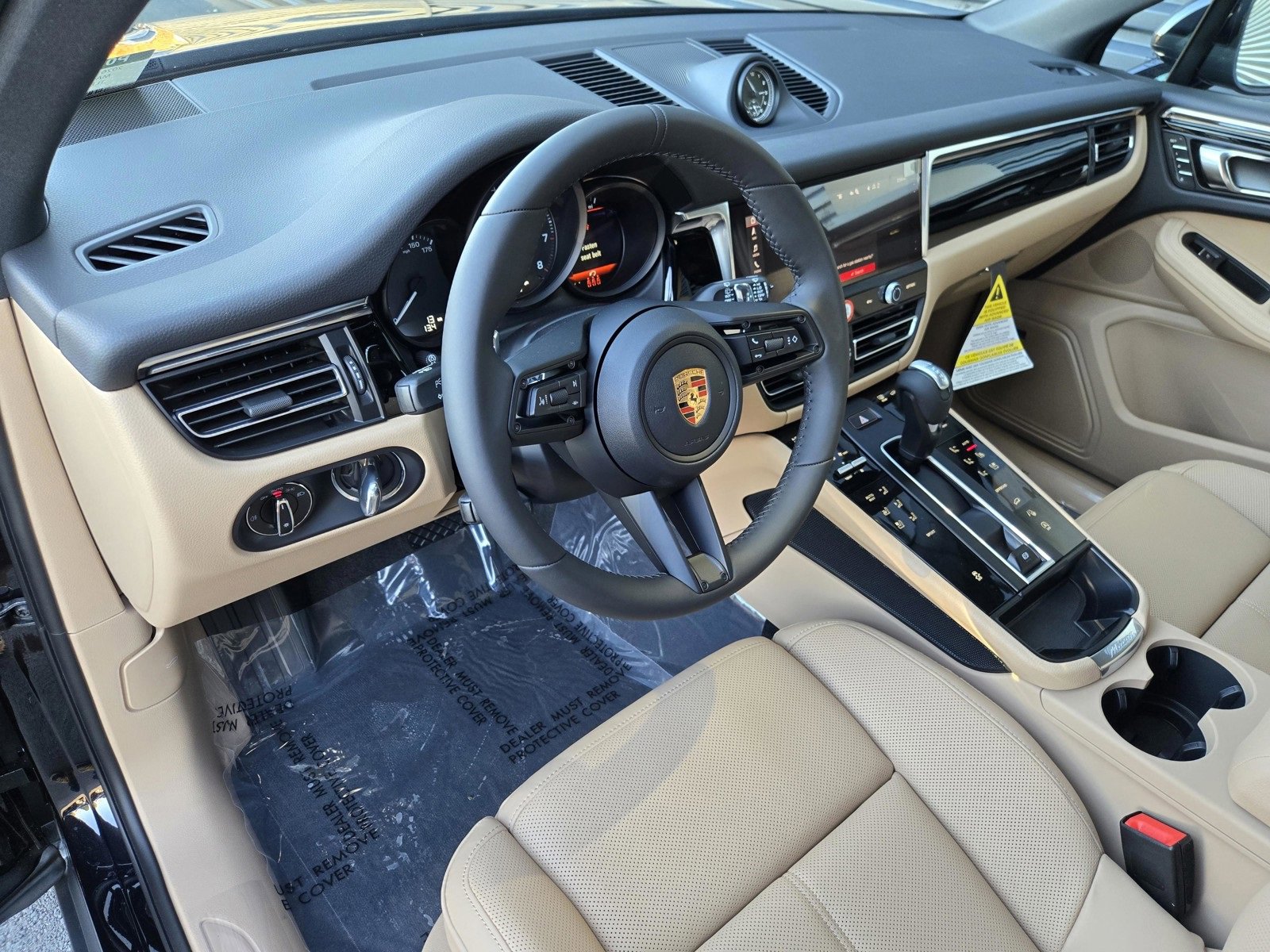 2026 Porsche Macan T photo 4