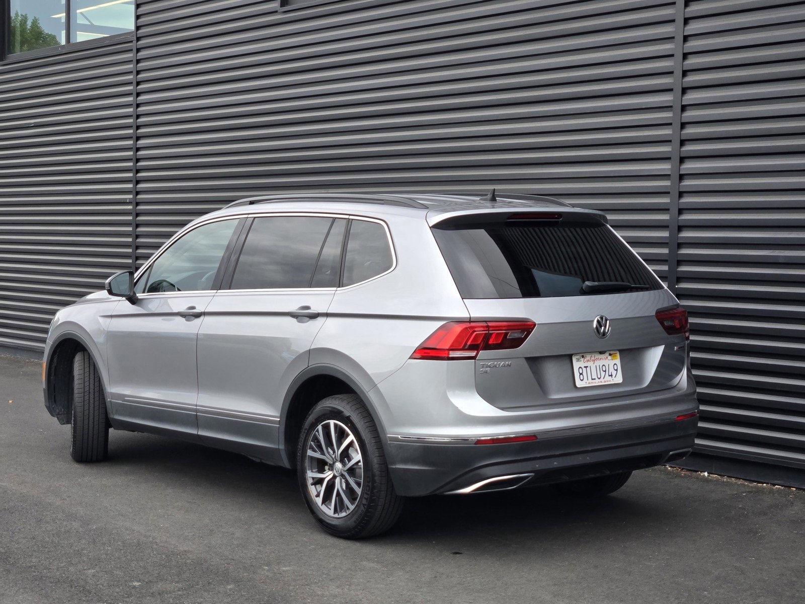 2020 Volkswagen Tiguan SE Sport photo 3