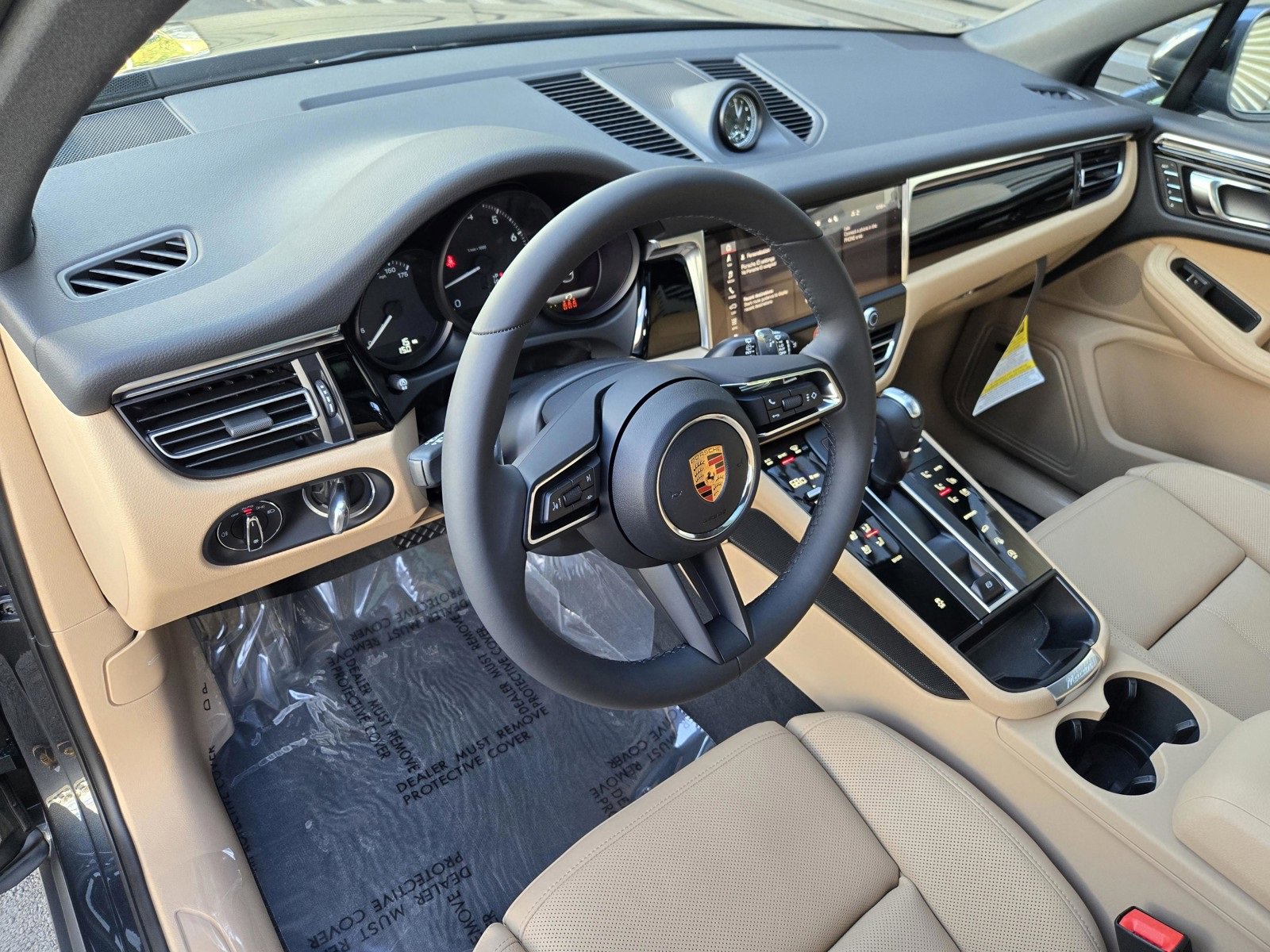 2026 Porsche Macan T photo 4