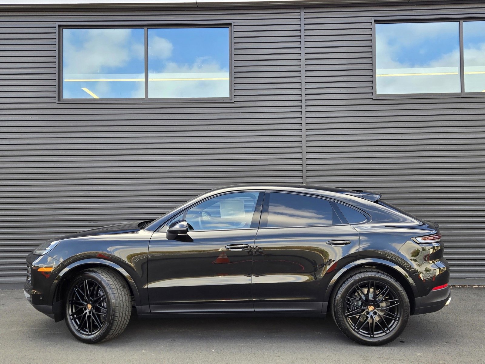 2026 Porsche Cayenne Coupe photo 2