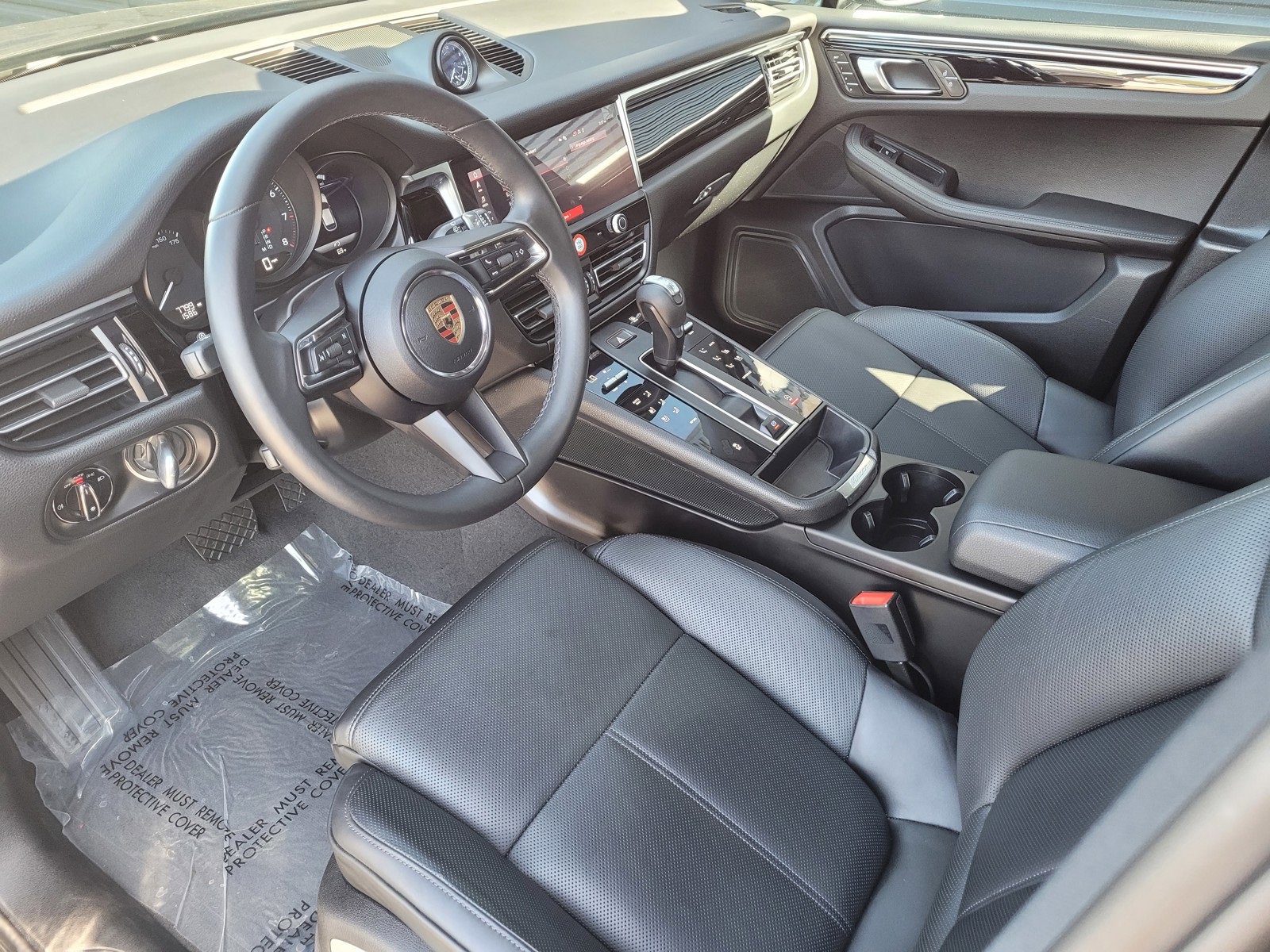 2024 Porsche Macan T photo 4
