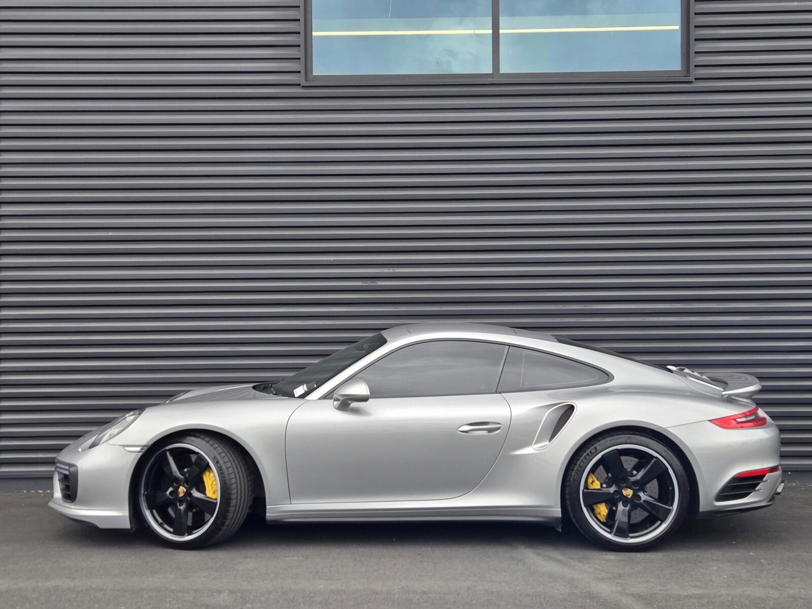 2018 Porsche 911 Turbo S photo 2