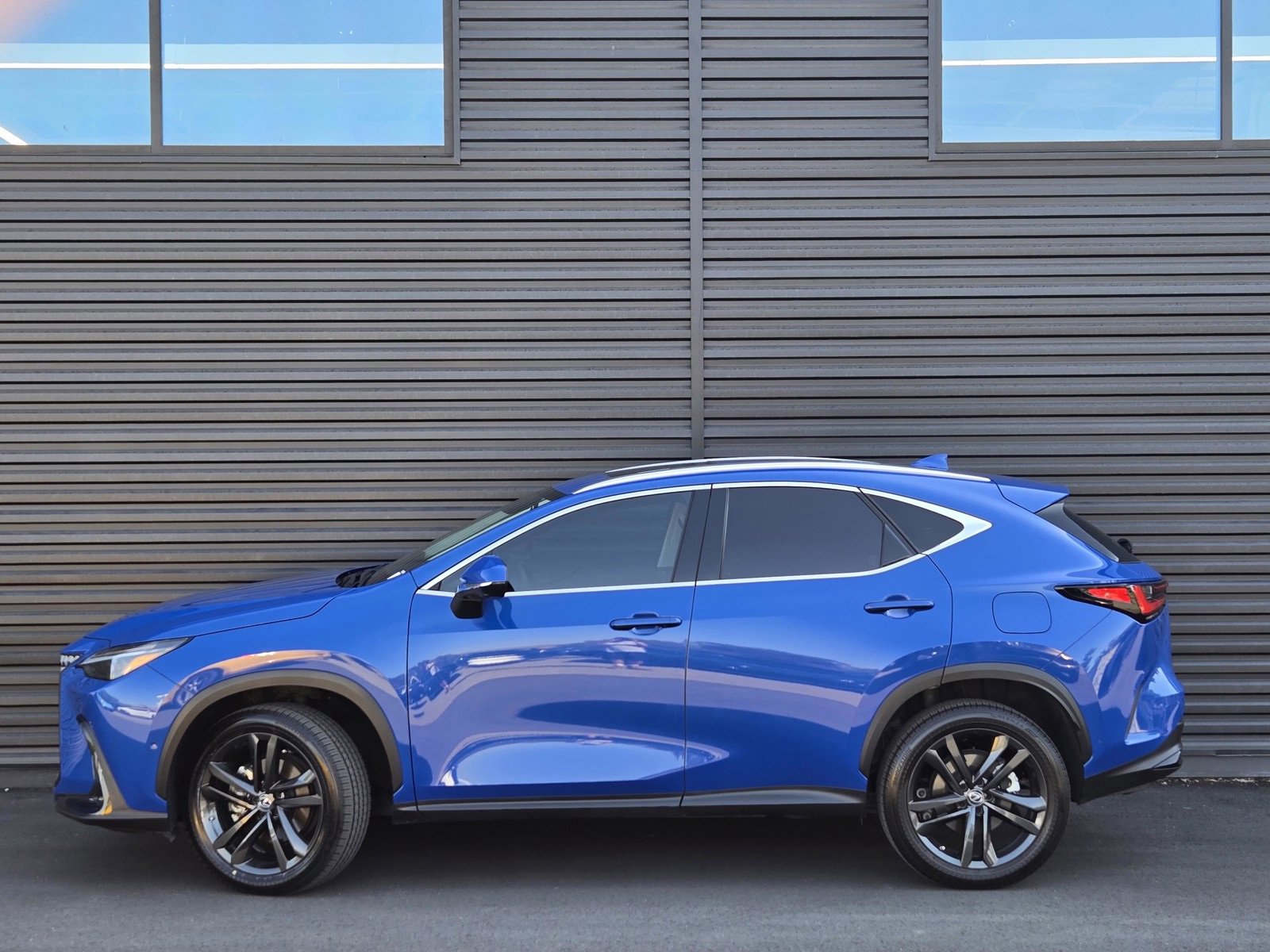 2022 Lexus NX Luxury photo 2
