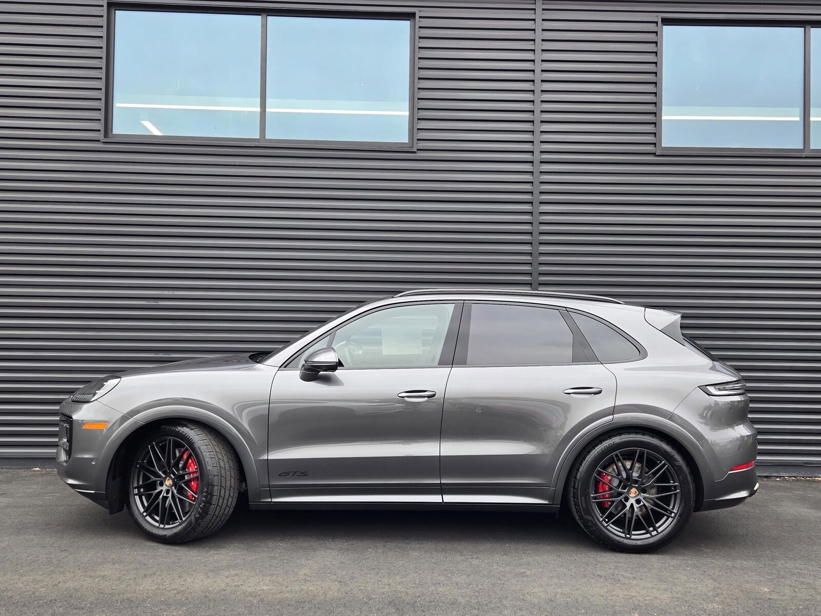 2026 Porsche Cayenne GTS photo 2
