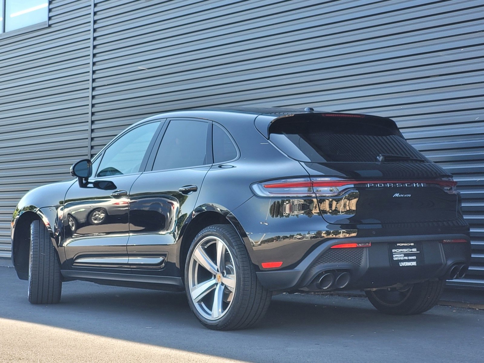 2025 Porsche Macan T photo 3