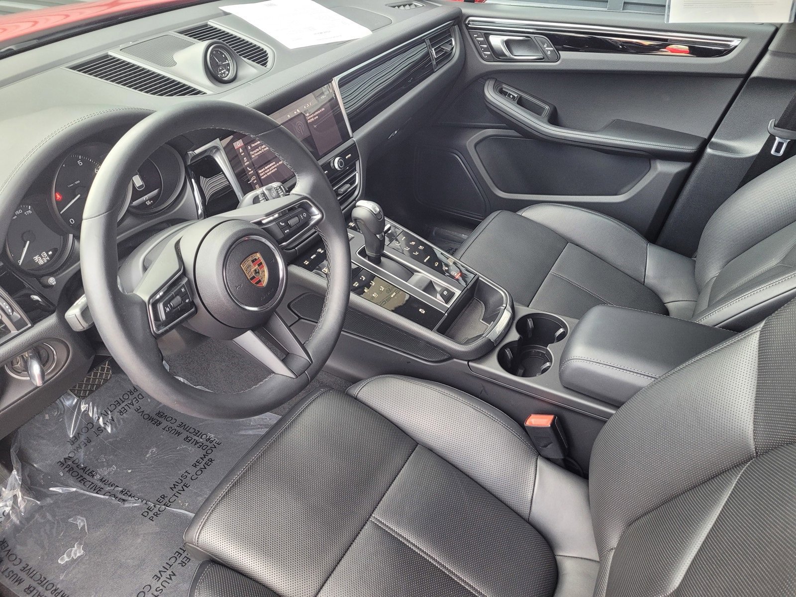 2024 Porsche Macan T photo 4