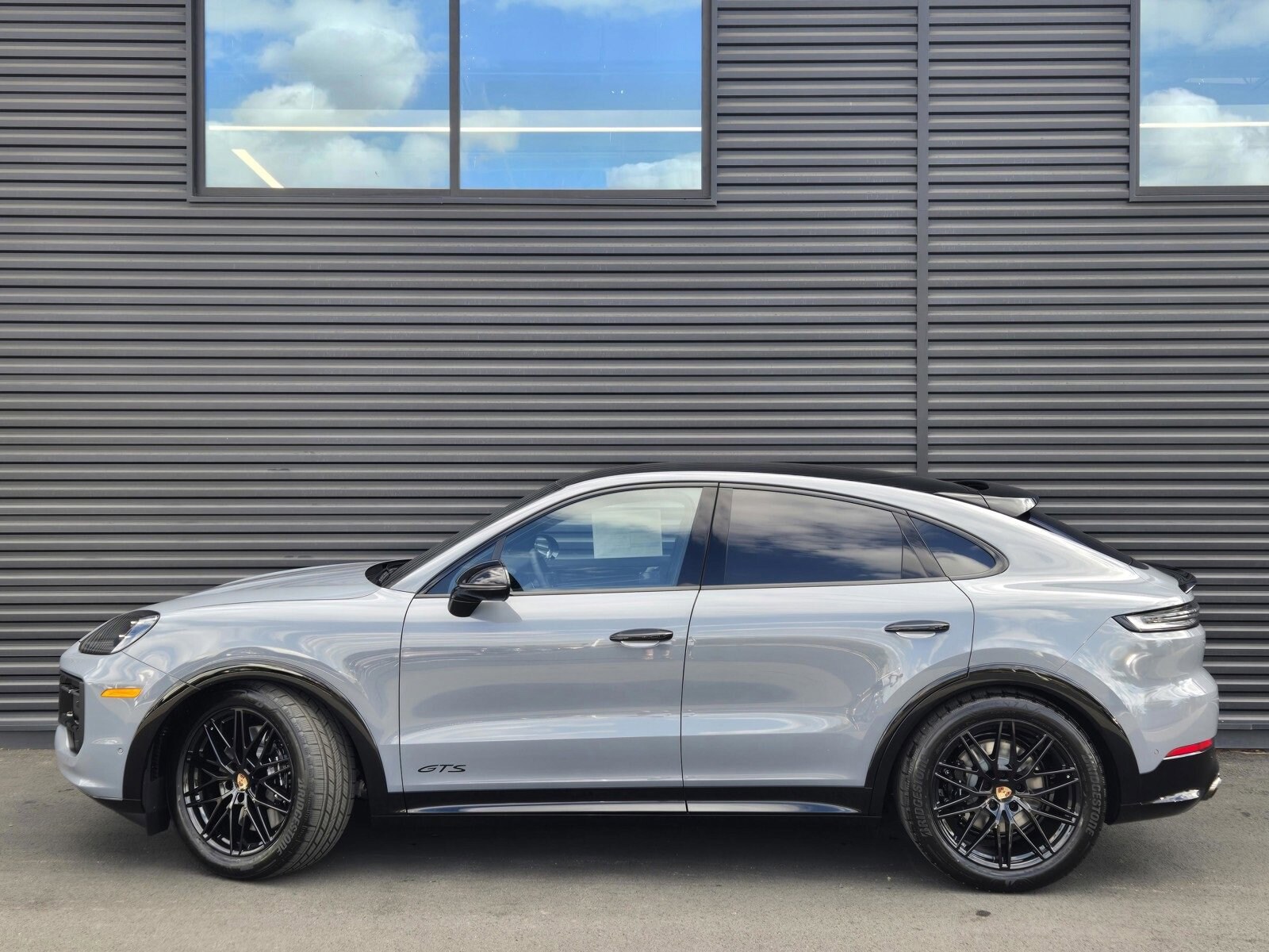 2026 Porsche Cayenne Coupe GTS photo 2