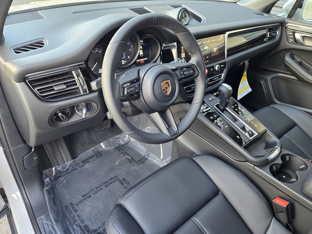 2026 Porsche Macan T photo 4