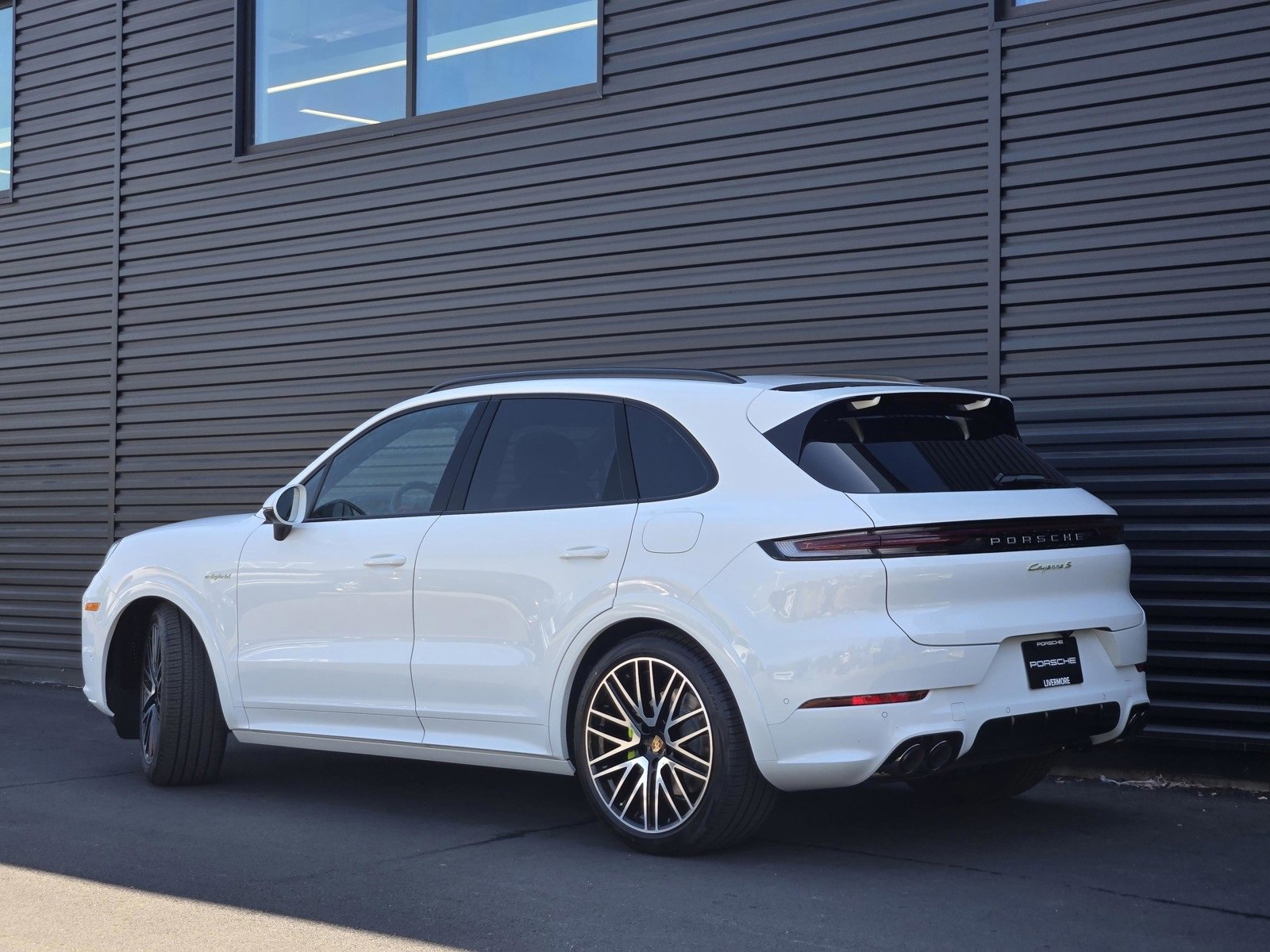 2025 Porsche Cayenne S E-Hybrid photo 3