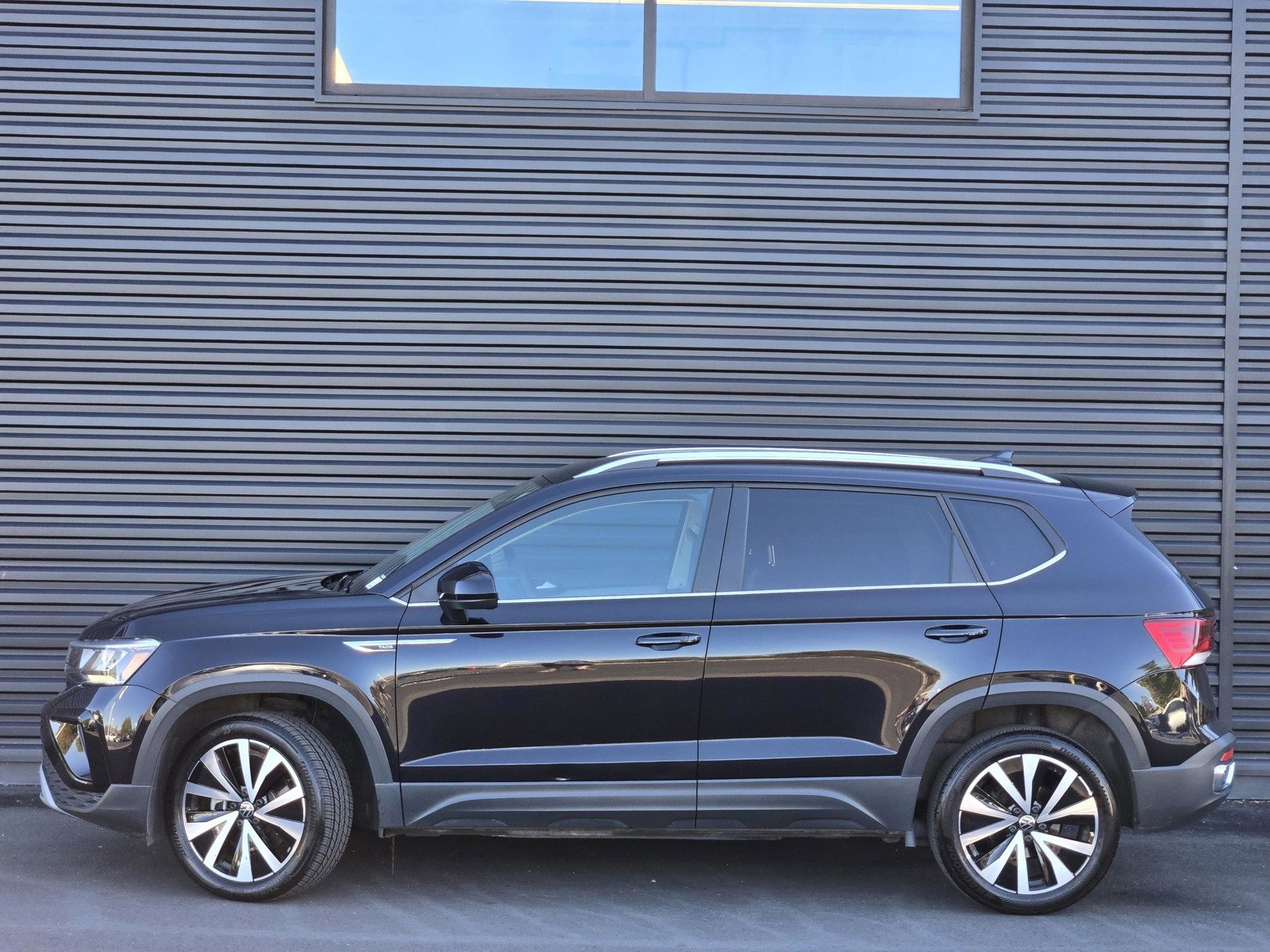 Used 2024 Volkswagen Taos SE with VIN 3VVSX7B28RM045484 for sale in Livermore, CA