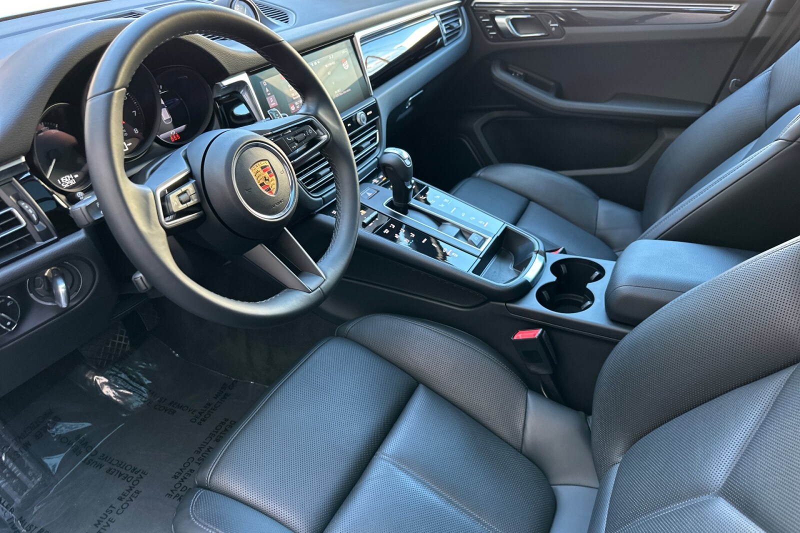 2023 Porsche Macan T photo 4