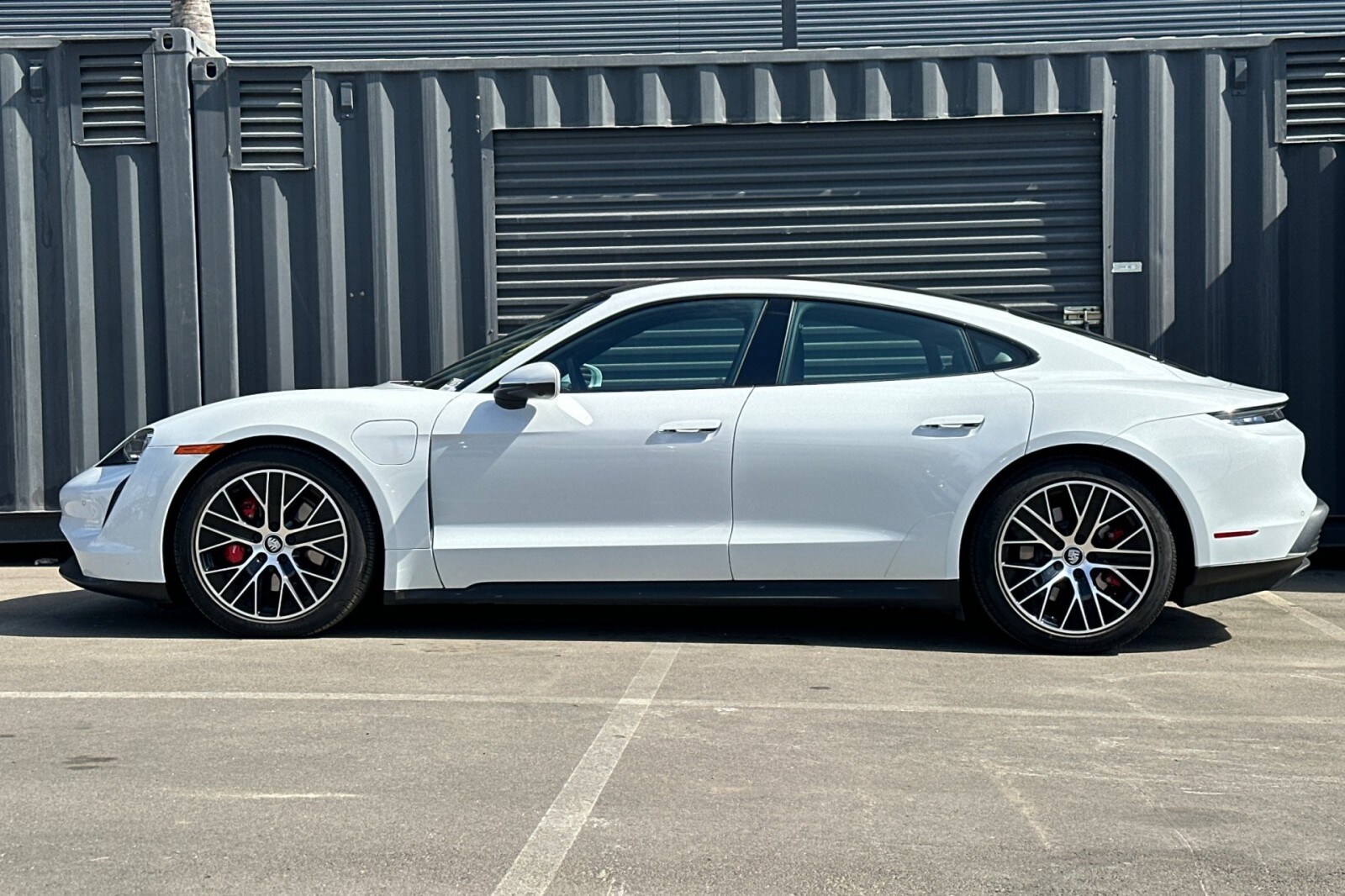 2022 Porsche Taycan 4S photo 2