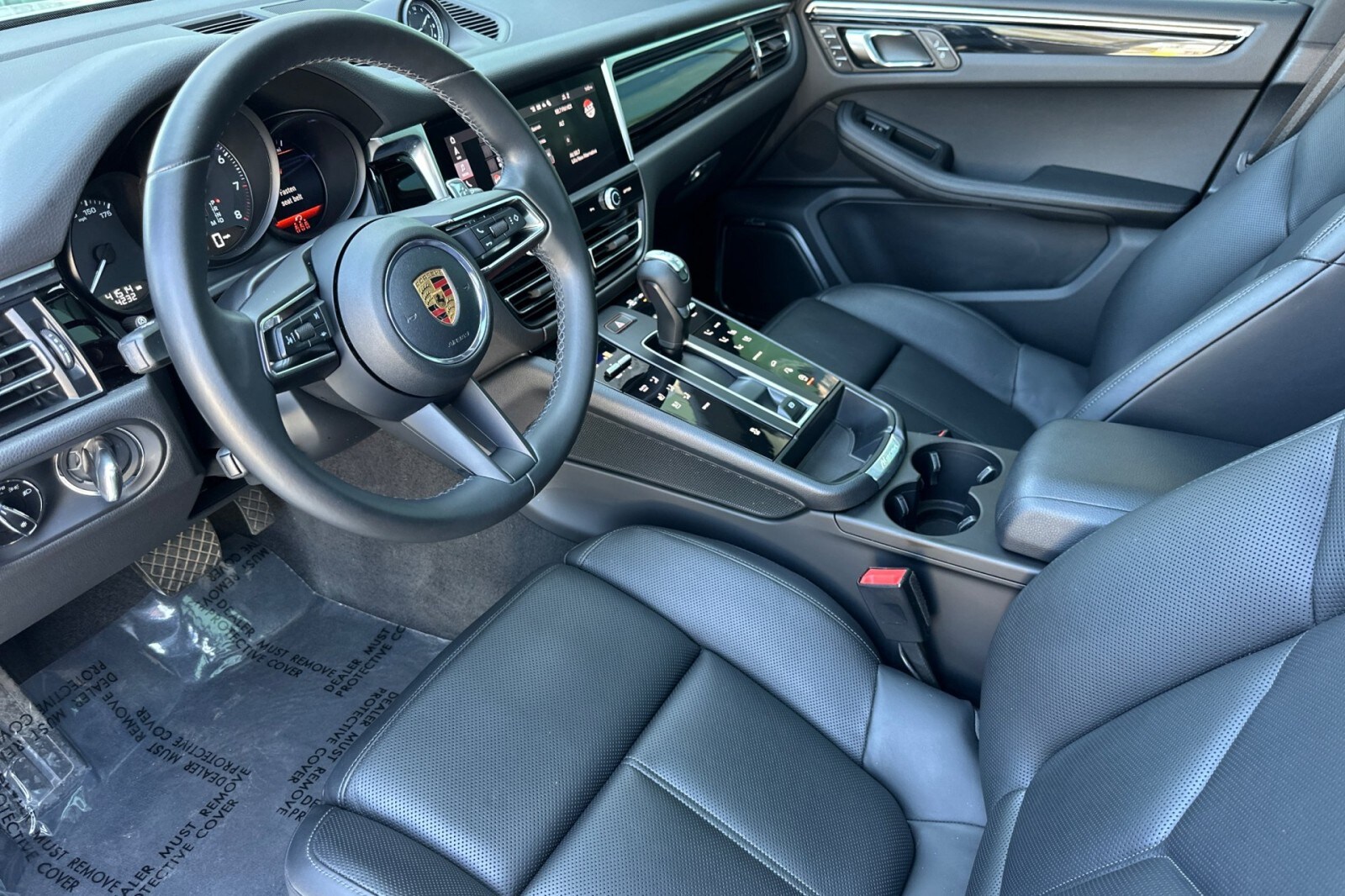 2023 Porsche Macan T photo 4