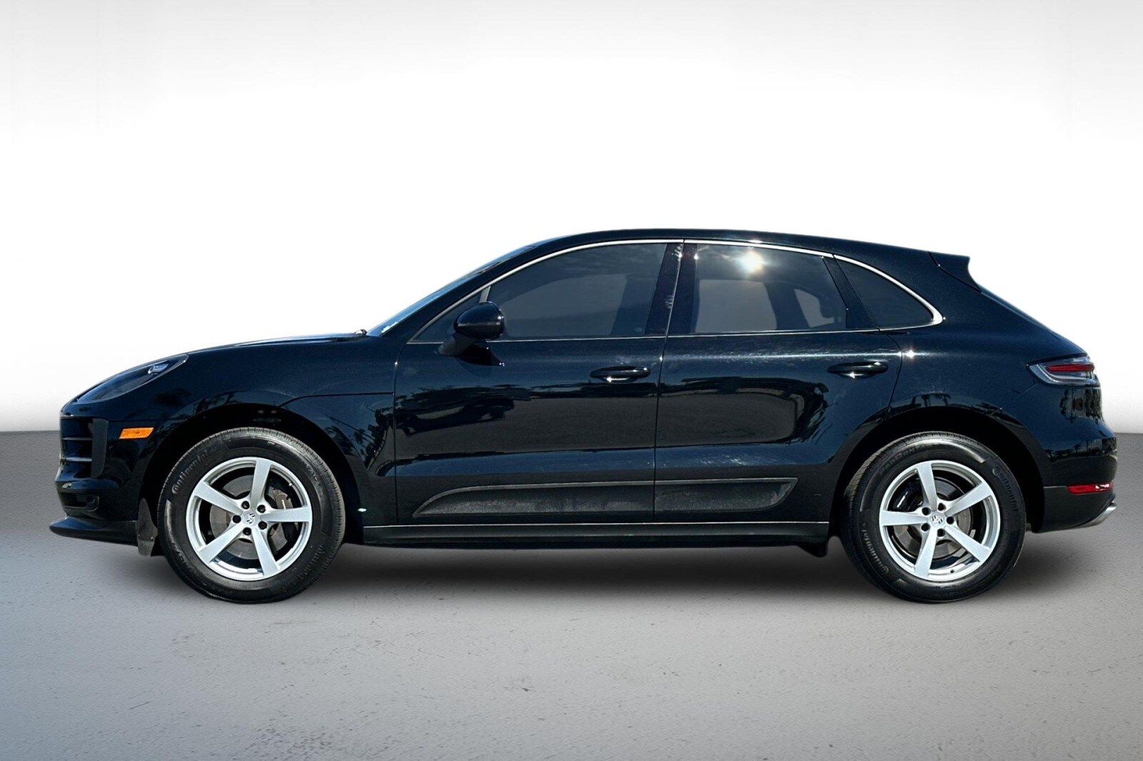2020 Porsche Macan photo 2