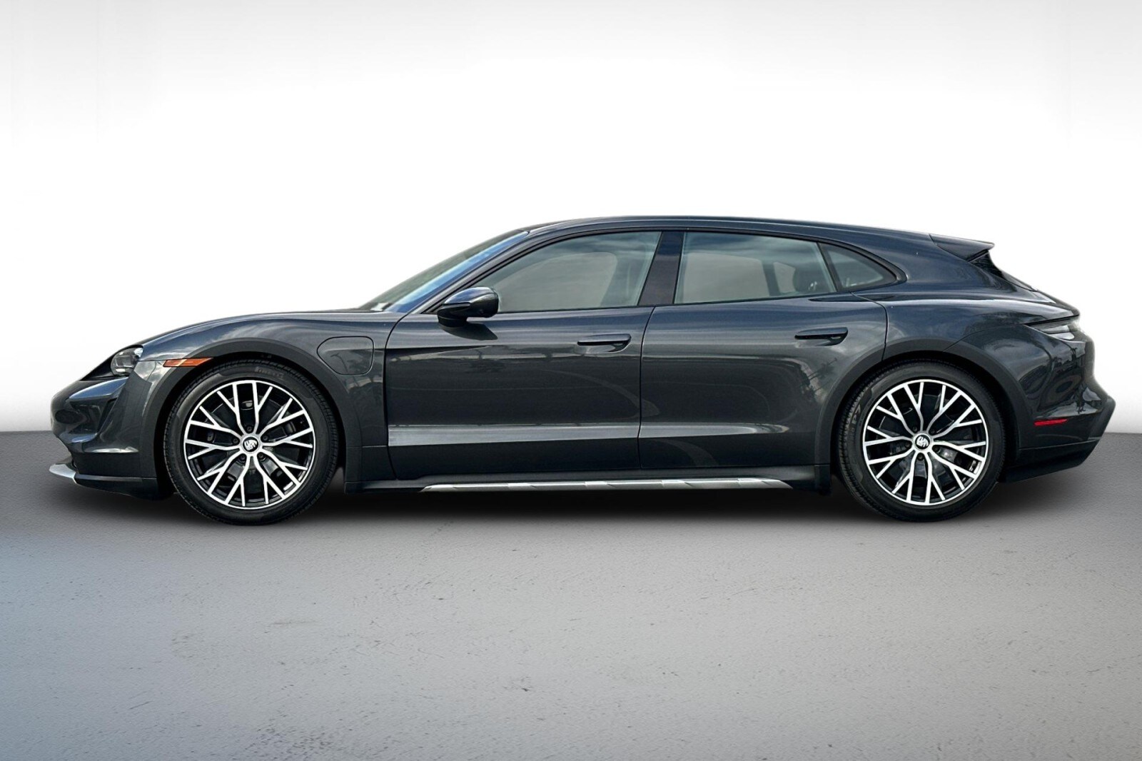 2023 Porsche Taycan 4 Cross Turismo photo 2