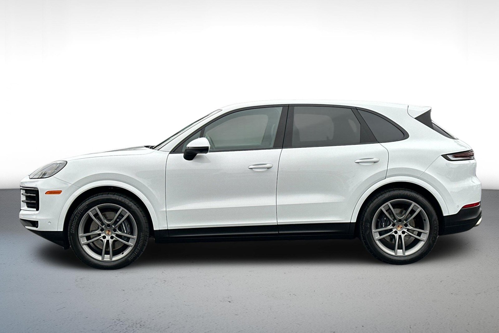 2025 Porsche Cayenne Turbo photo 2