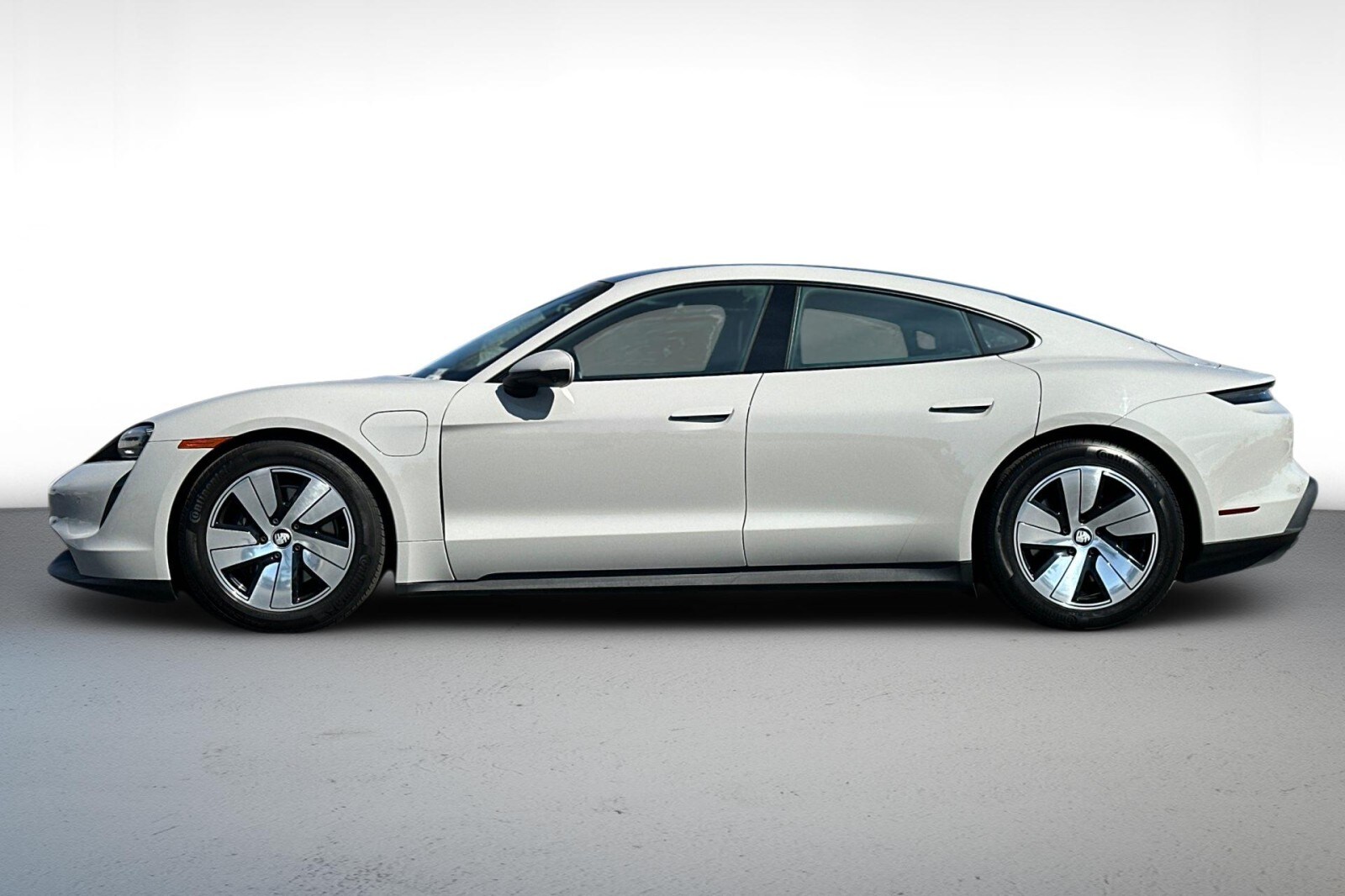 2023 Porsche Taycan photo 2