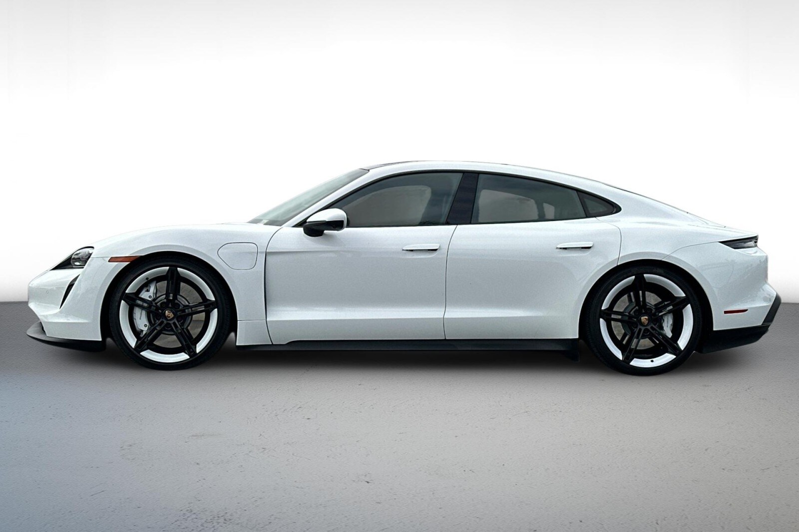 2021 Porsche Taycan 4S photo 2