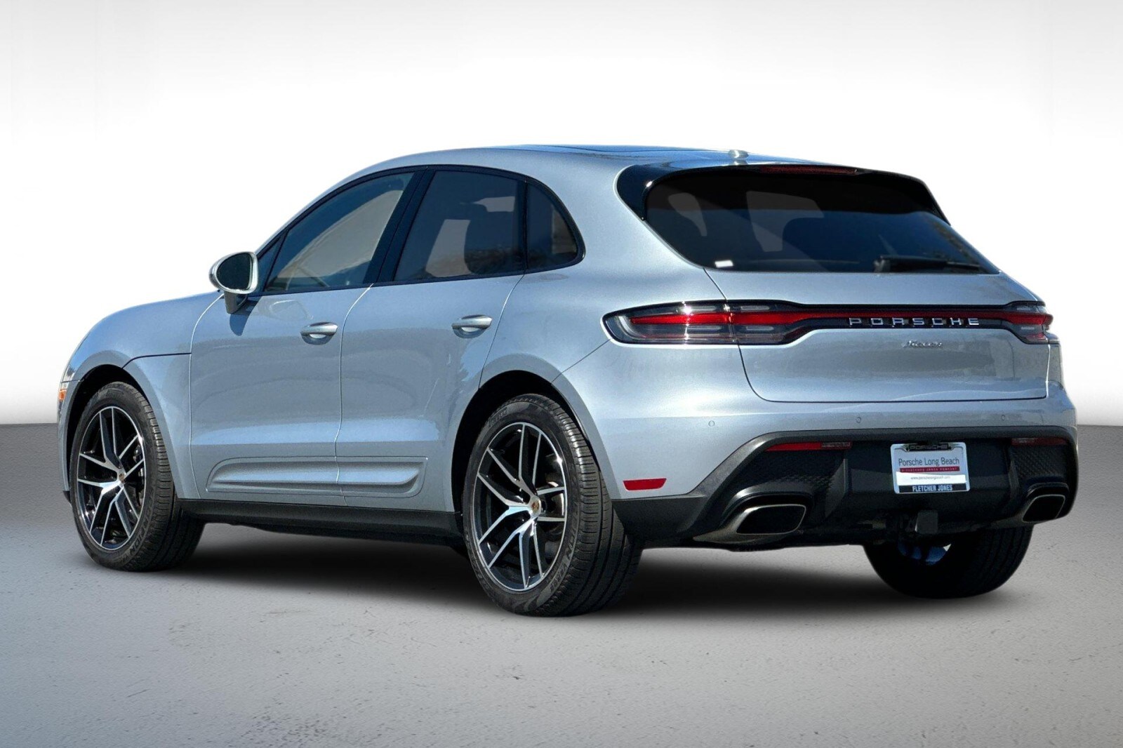 2023 Porsche Macan T photo 3