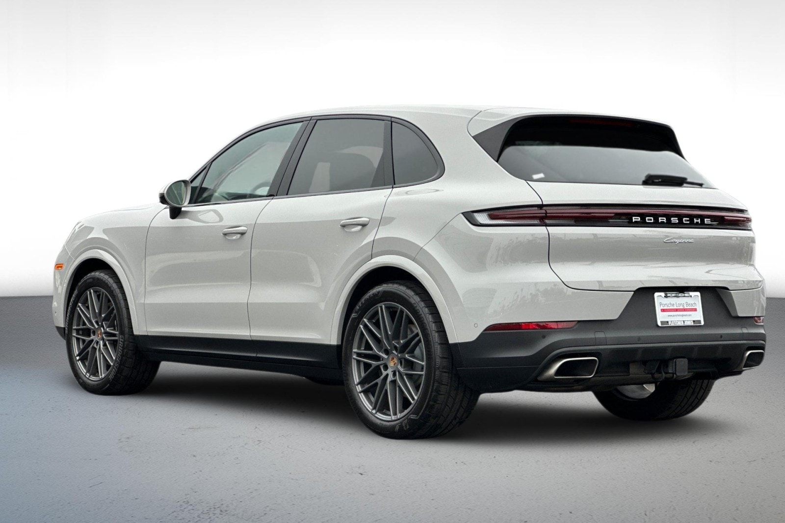 2025 Porsche Cayenne photo 2