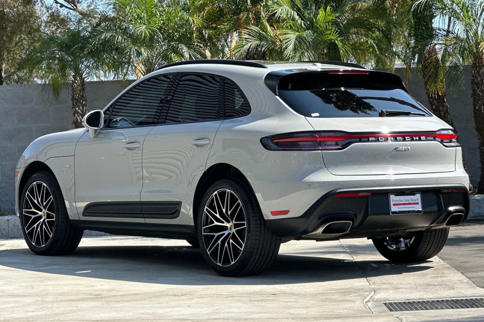 2023 Porsche Macan T photo 3