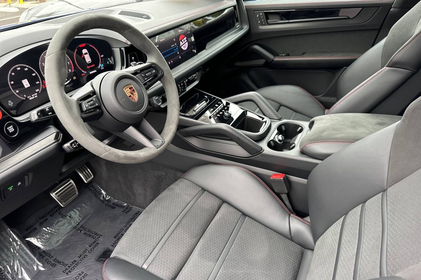 2025 Porsche Cayenne GTS photo 4