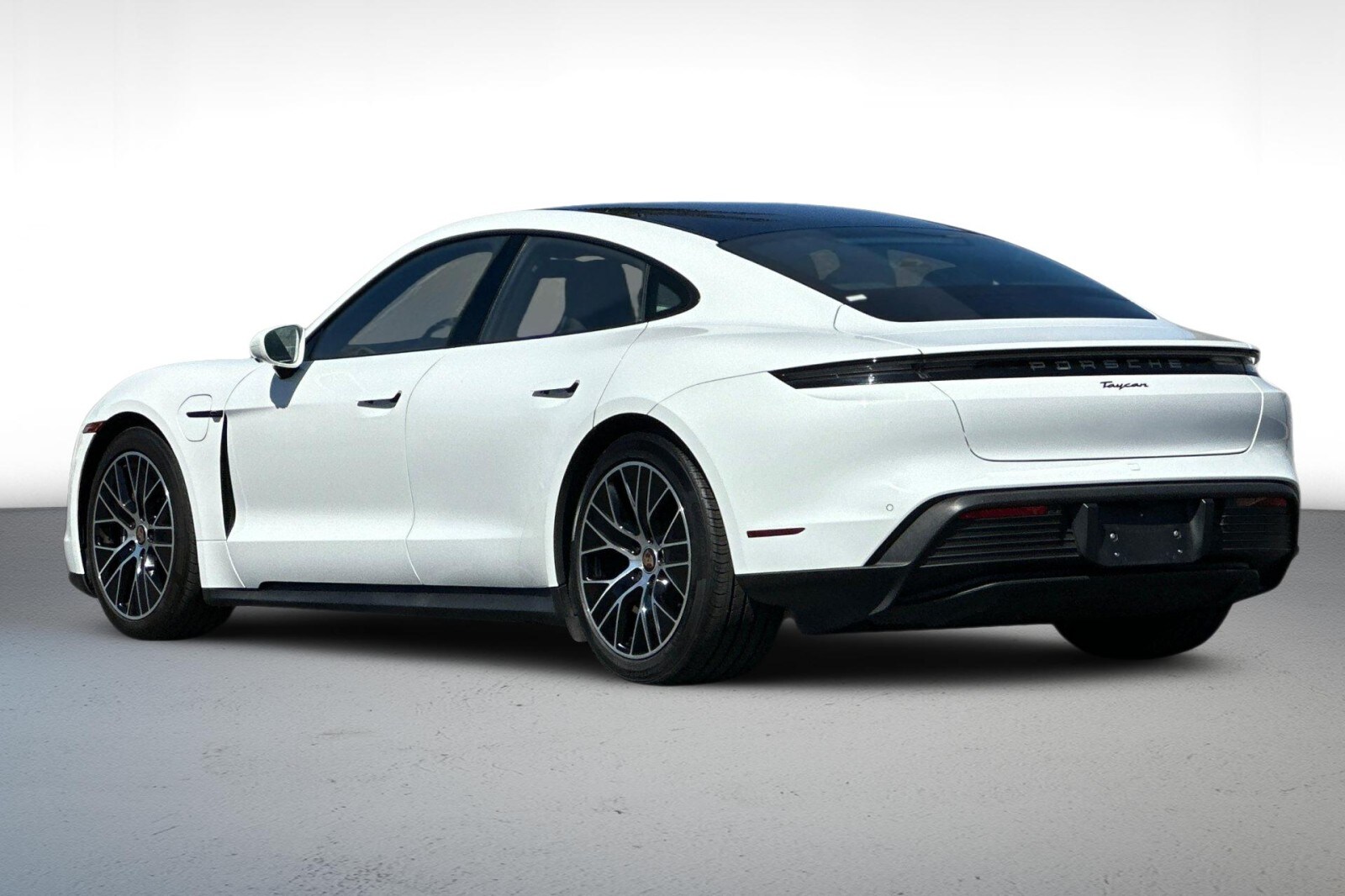 2022 Porsche Taycan photo 3