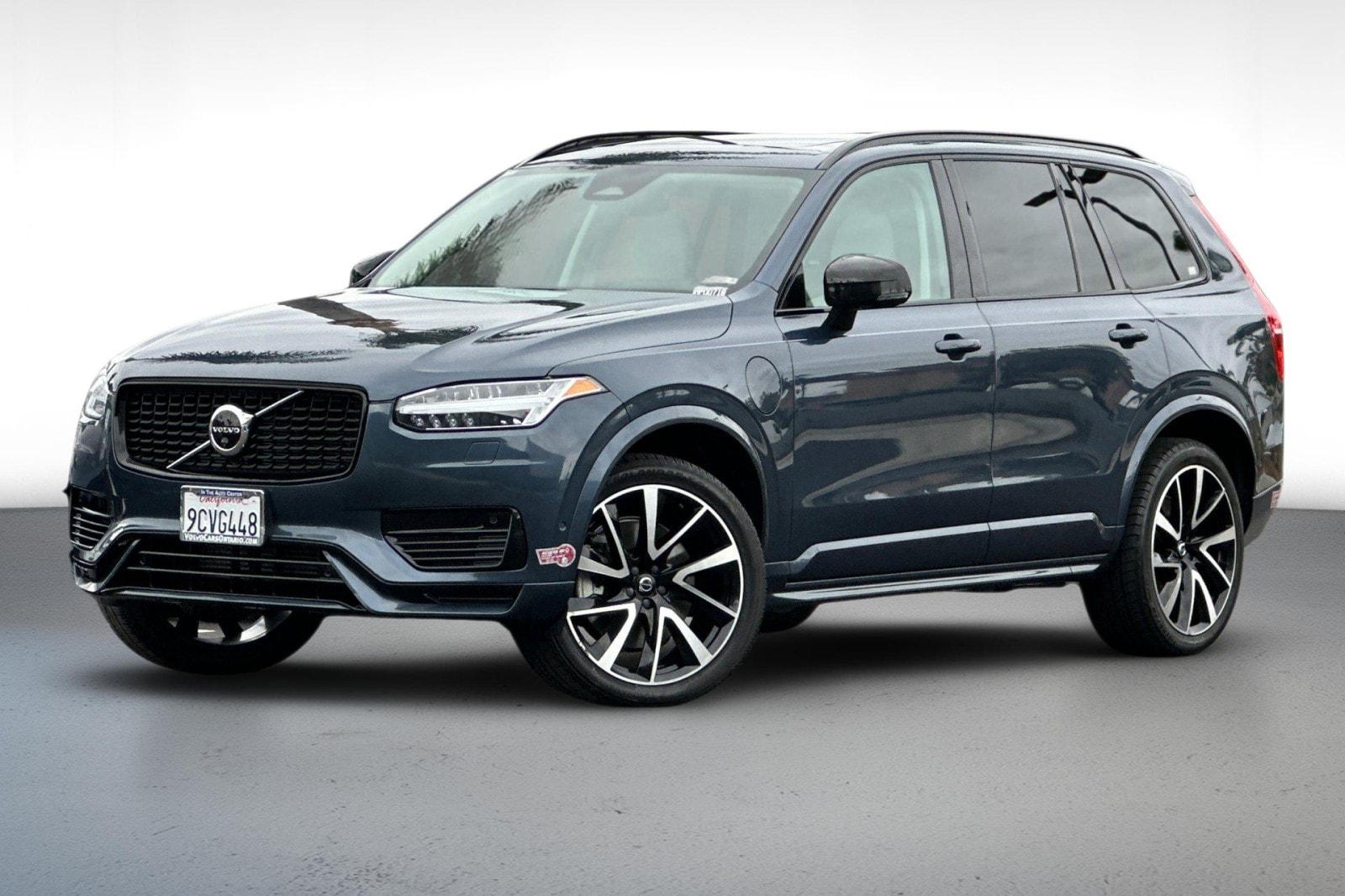 2023 Volvo XC90 Recharge Plug-In Hybrid Plus Dark Theme