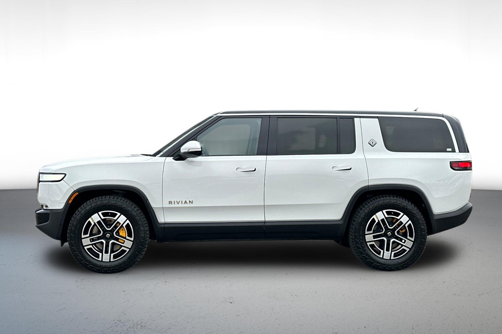 2022 Rivian R1S Launch Edition photo 2