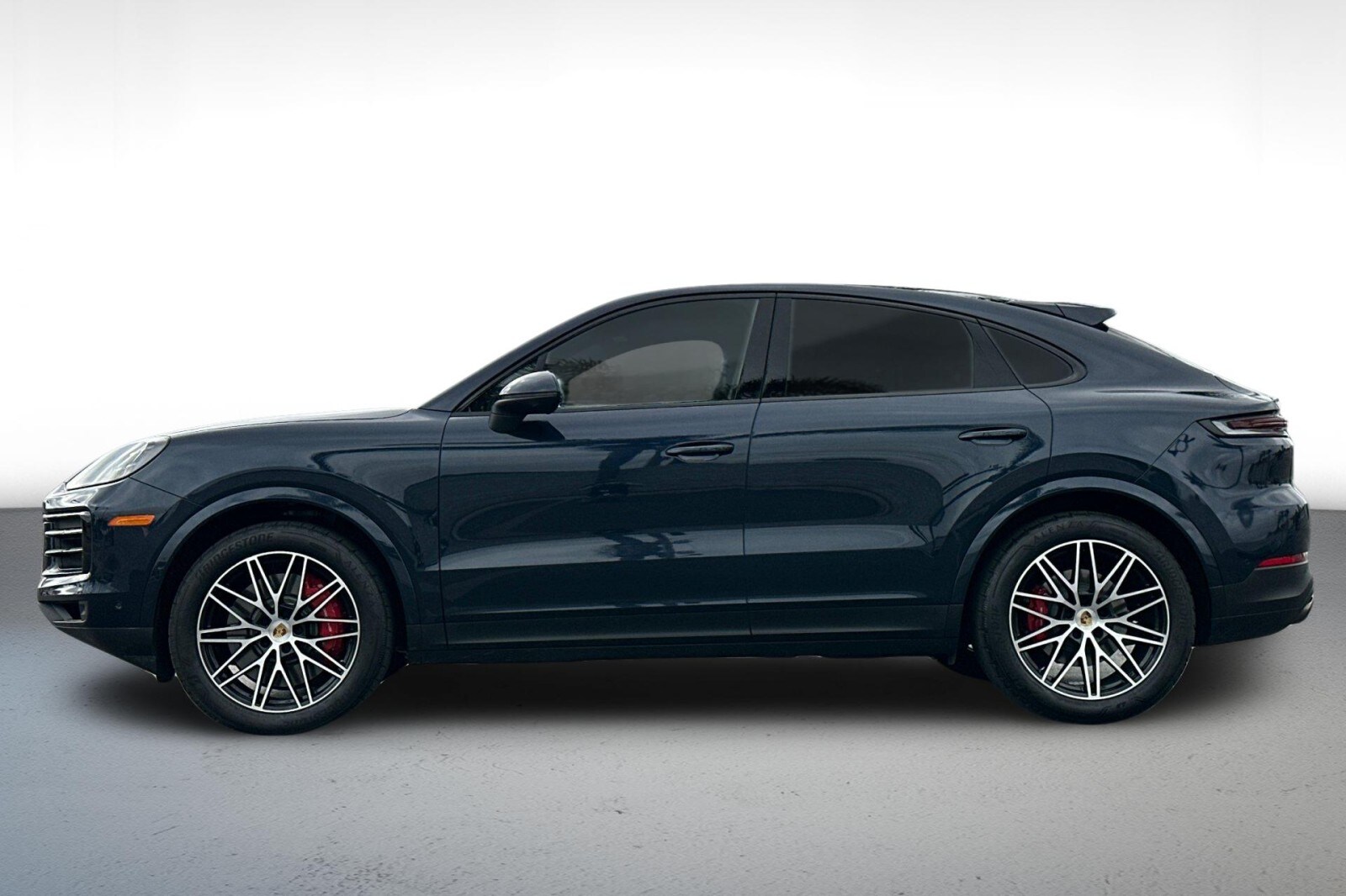 2024 Porsche Cayenne S Coupe photo 2