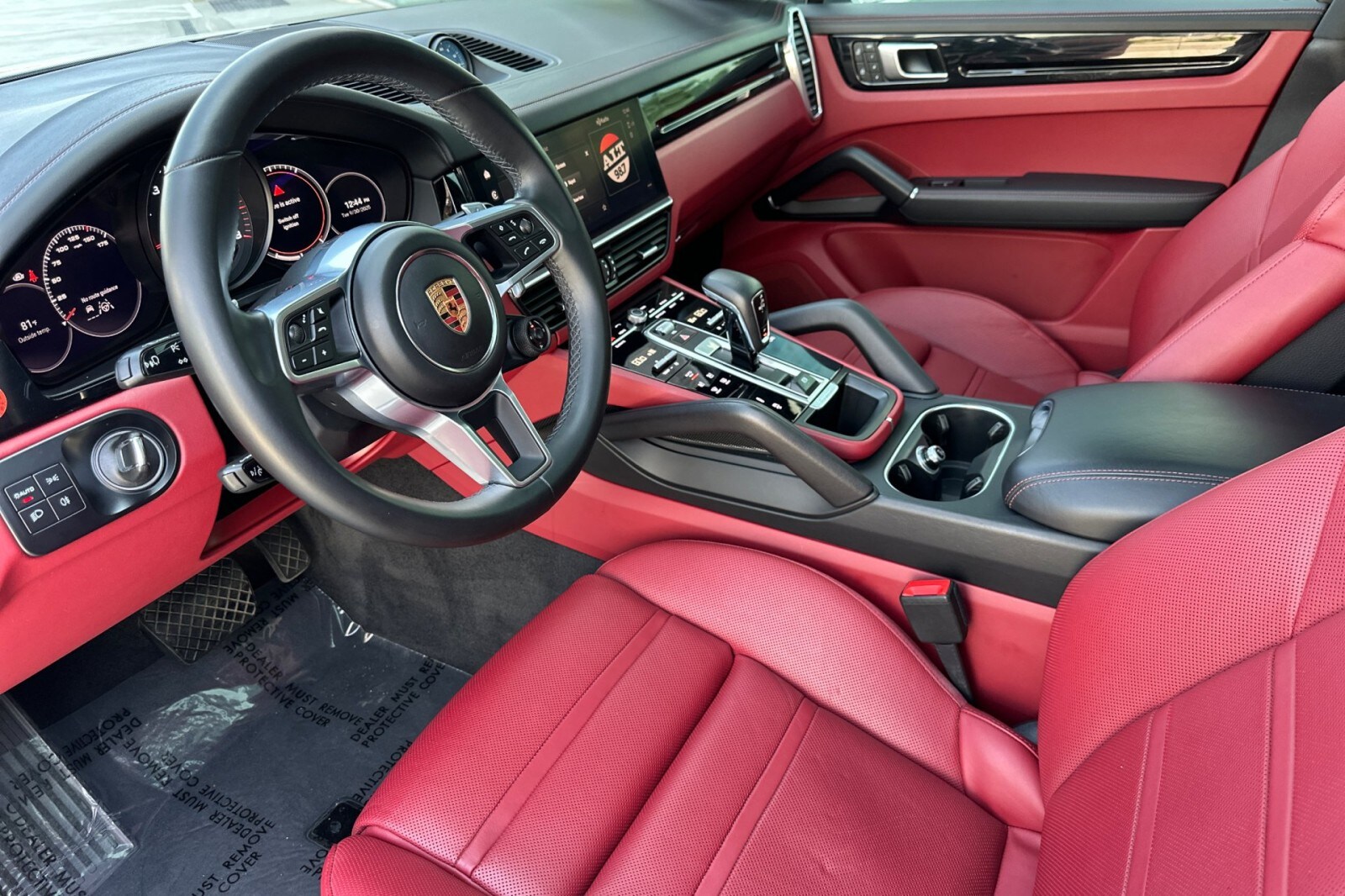2022 Porsche Cayenne Platinum Edition photo 4