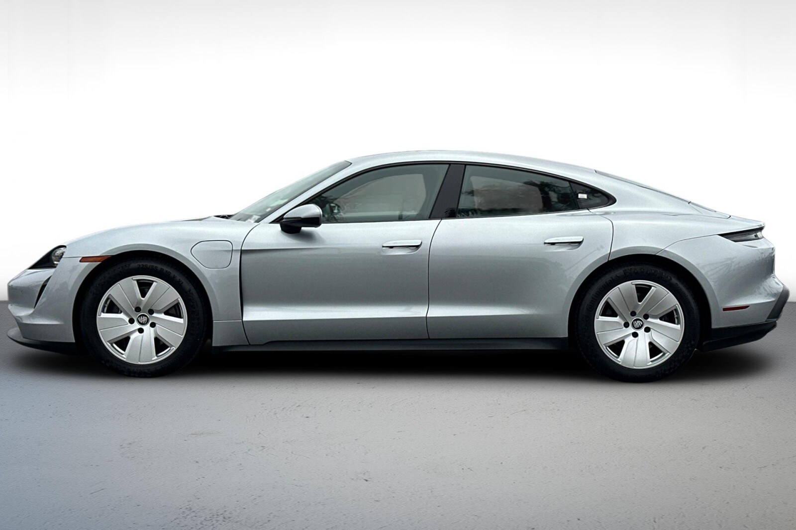 2022 Porsche Taycan photo 2