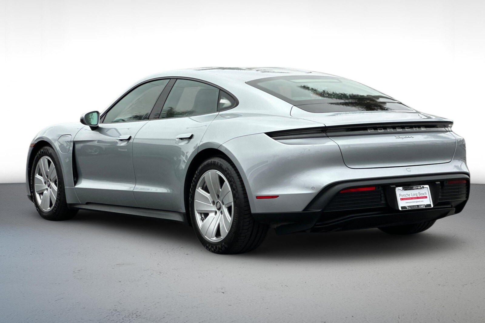 2022 Porsche Taycan photo 3