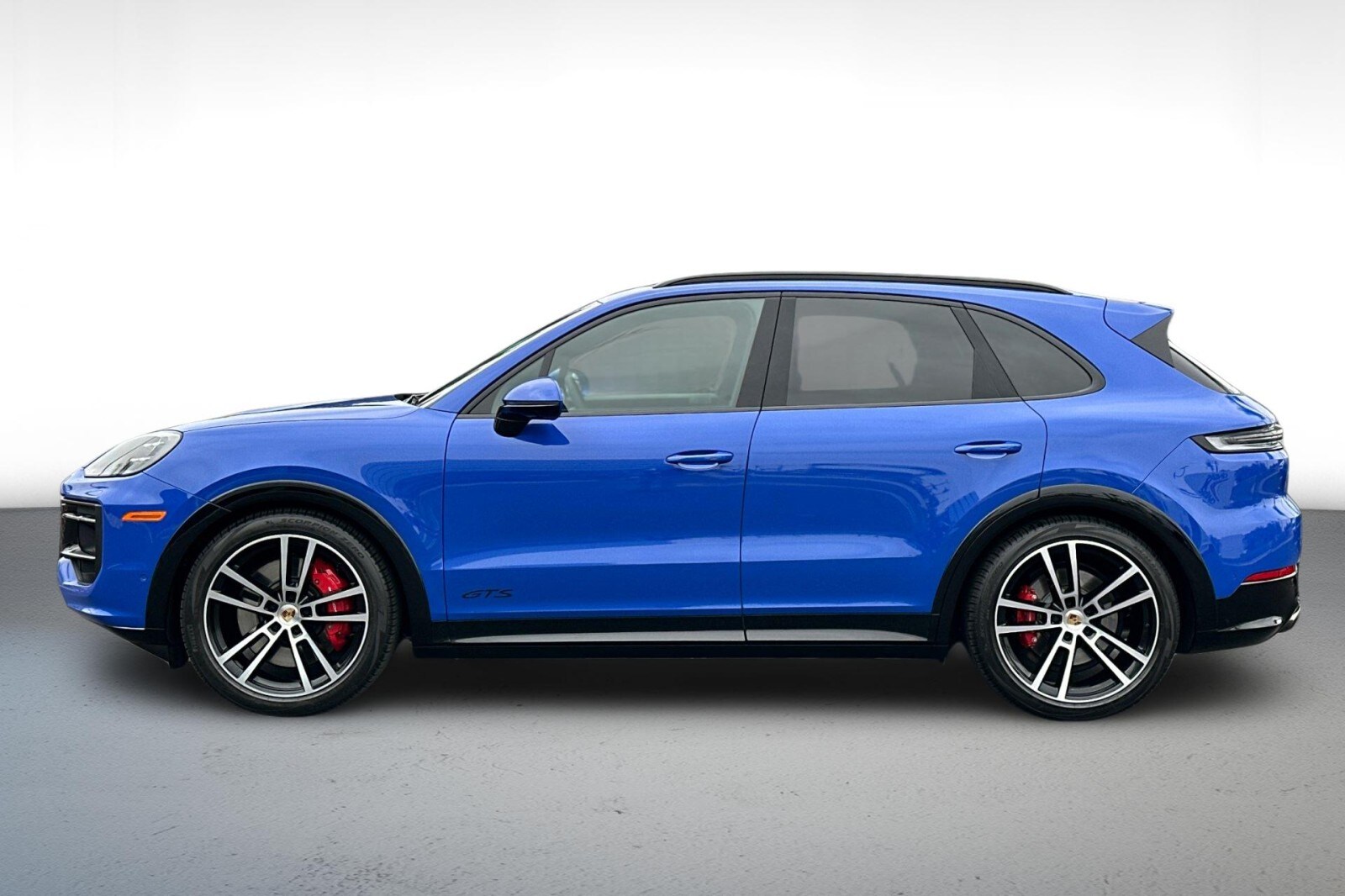 2025 Porsche Cayenne GTS photo 2
