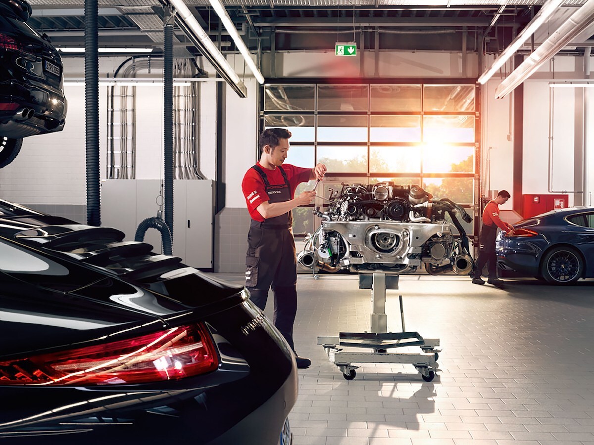 Porsche service technician