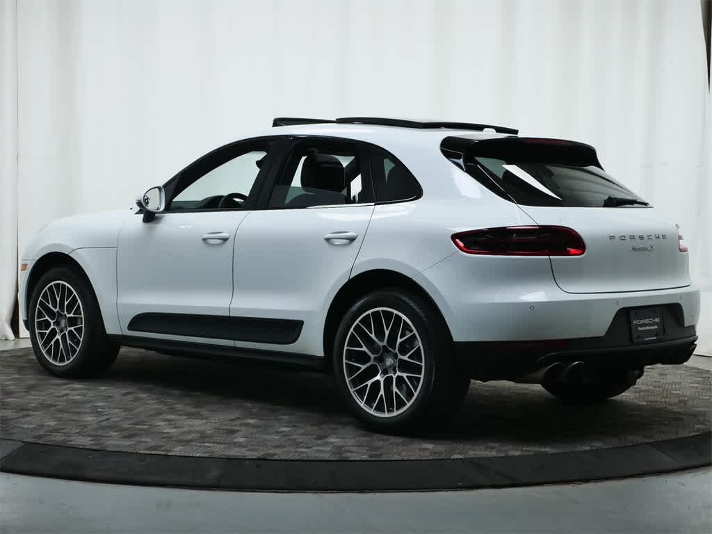 Thumbnail: 2016 Porsche Macan - 3