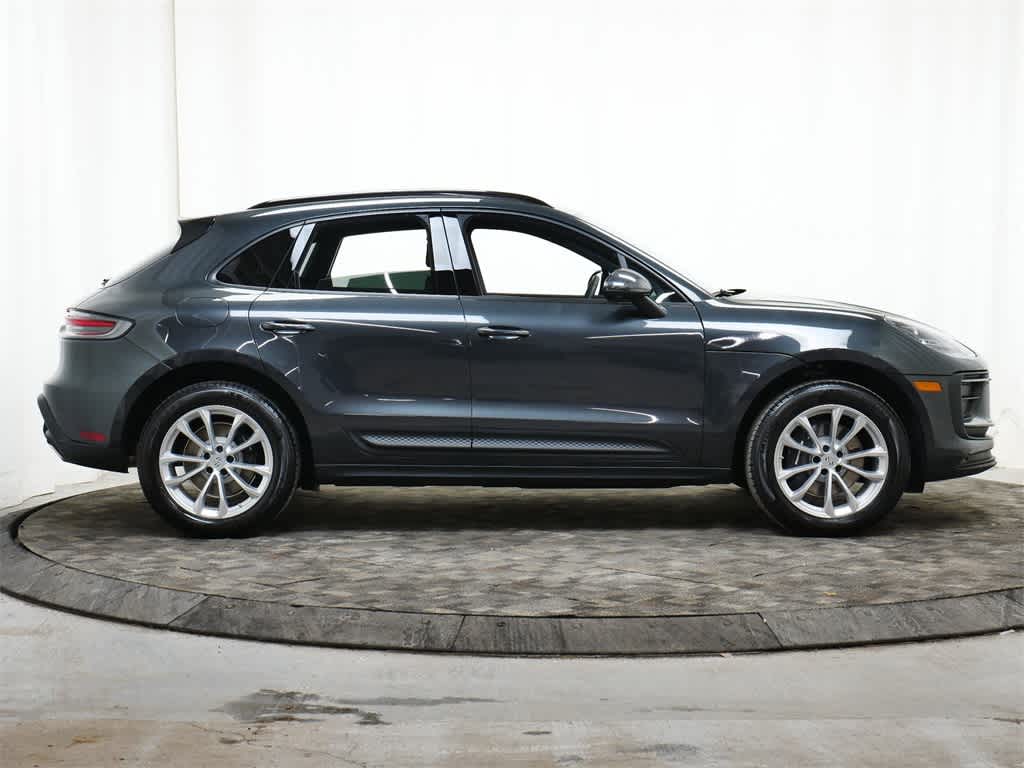 Thumbnail: 2026 Porsche Macan - 8