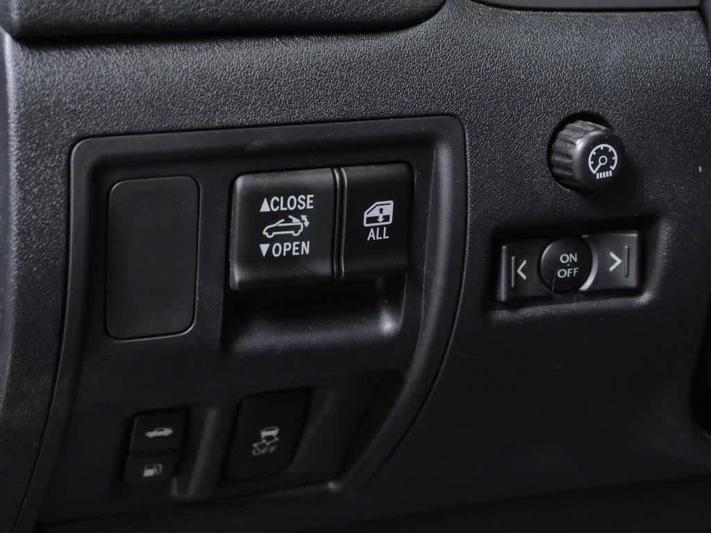 Thumbnail: 2013 Lexus IS - 18