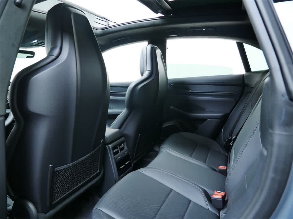 Thumbnail: 2025 Porsche Macan - 13