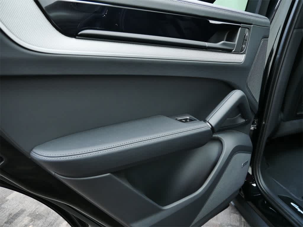 Thumbnail: 2026 Porsche Cayenne - 14