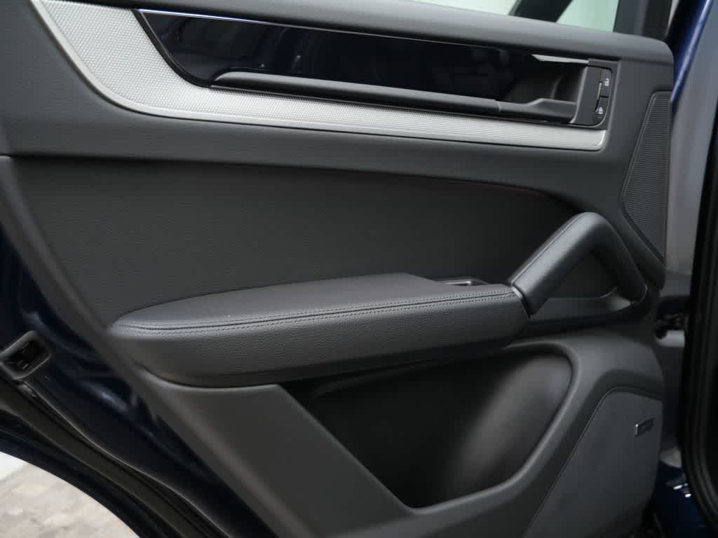 Thumbnail: 2026 Porsche Cayenne - 13