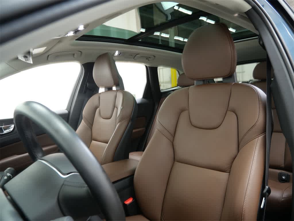 Thumbnail: 2018 Volvo XC60 - 5