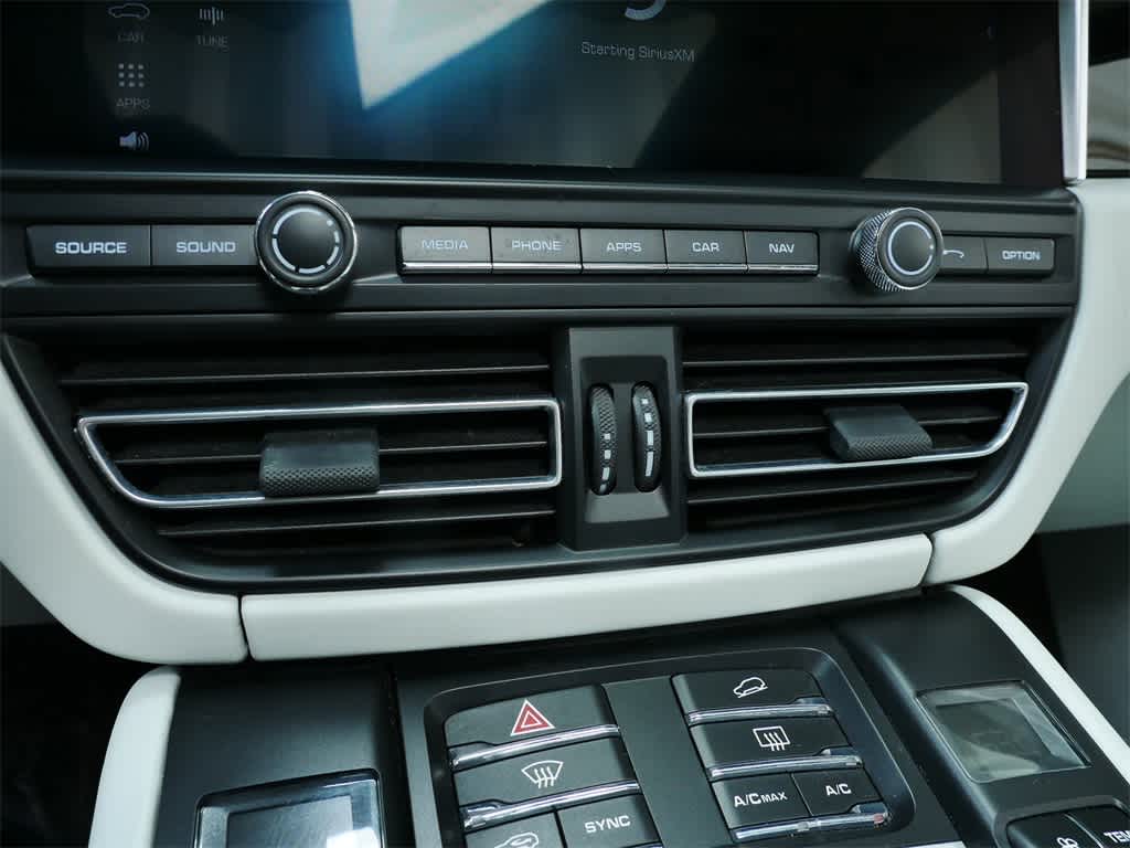 2021 Porsche Macan S 28