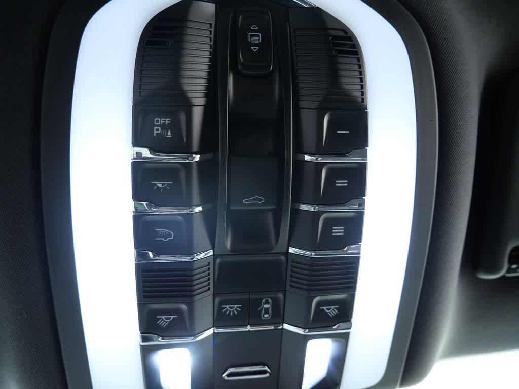 Thumbnail: 2024 Porsche Macan - 28