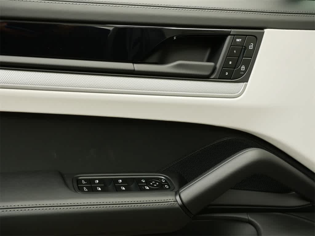 Thumbnail: 2025 Porsche Cayenne - 13