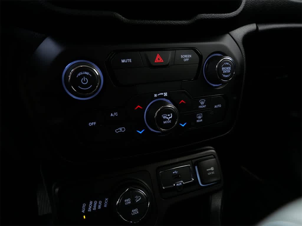 Thumbnail: 2018 Jeep Renegade - 26