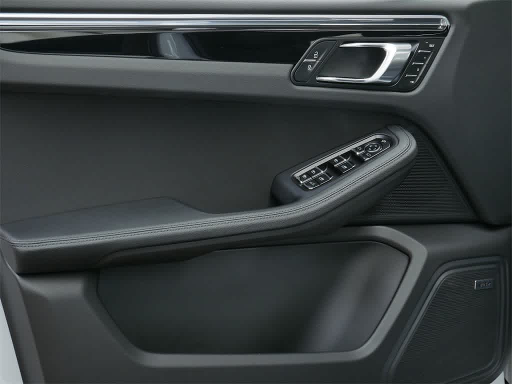 Thumbnail: 2025 Porsche Macan - 11