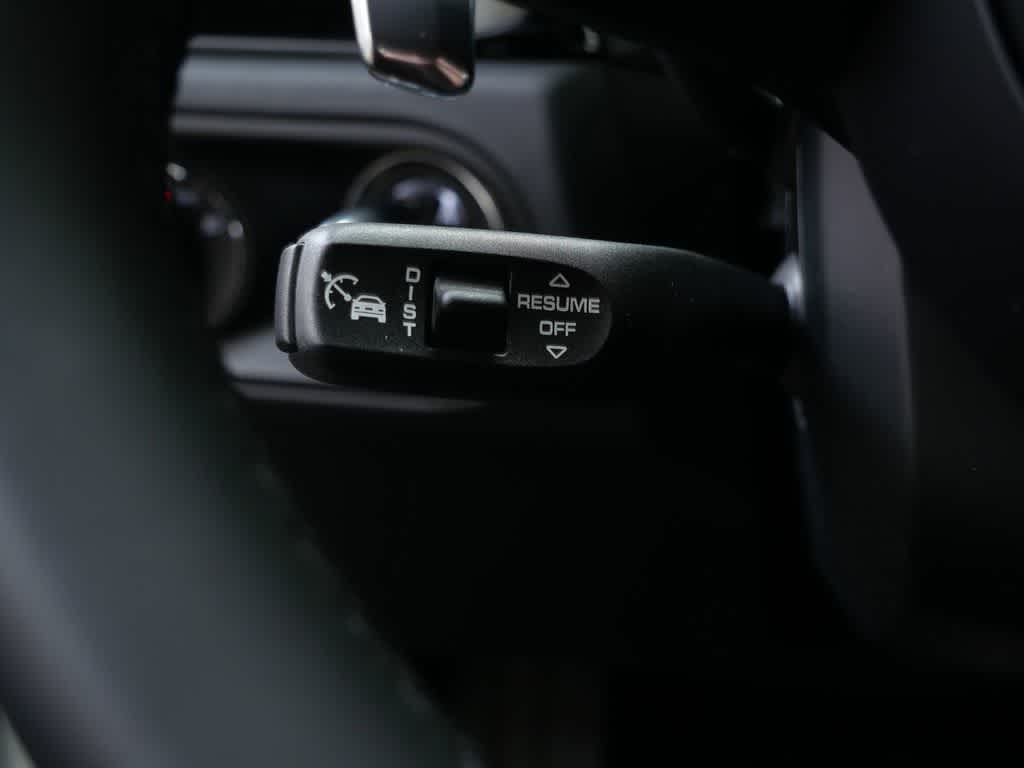 Thumbnail: 2026 Porsche Macan - 19