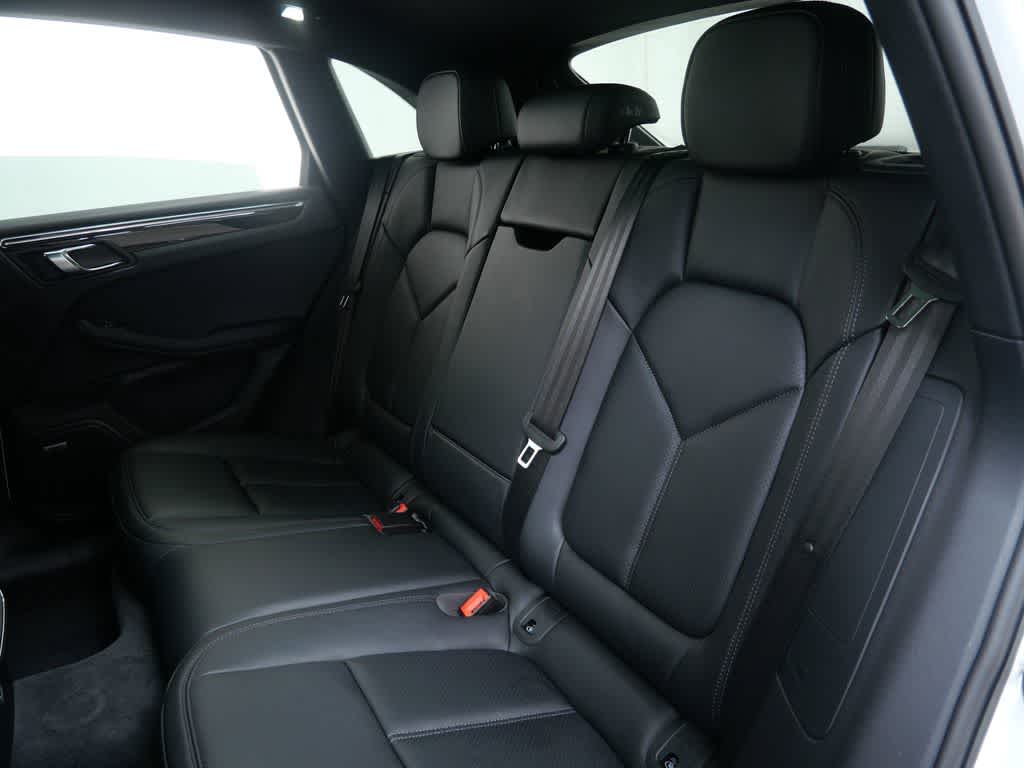 Thumbnail: 2026 Porsche Macan - 14